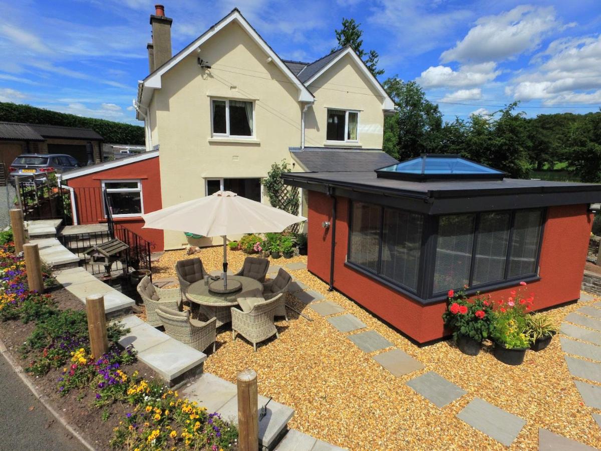 The Lodge Brecon B&B Eksteriør bilde